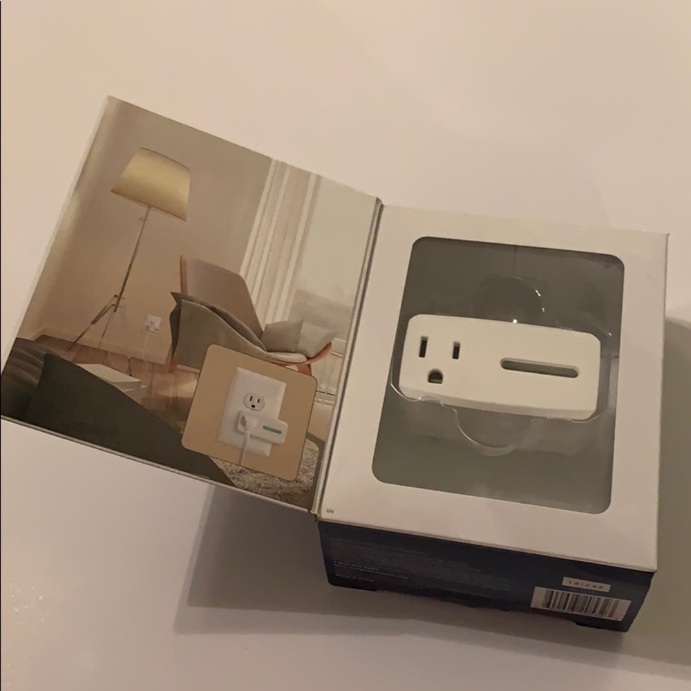 WiFi Smart Outlet Plug - Picture 2 of 4